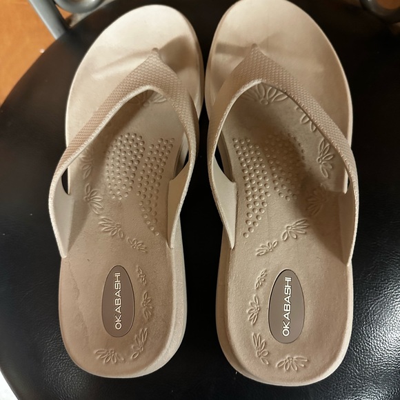 Okabashi Women's Beige Sandals - Picture 1 of 2